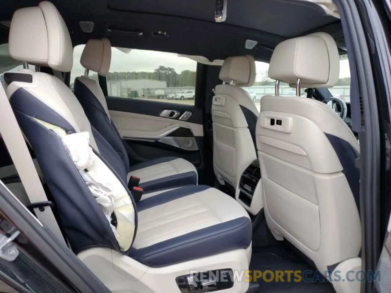 11 Photograph of a damaged car 5UXCX4C5XKLS36209 BMW X7 2019