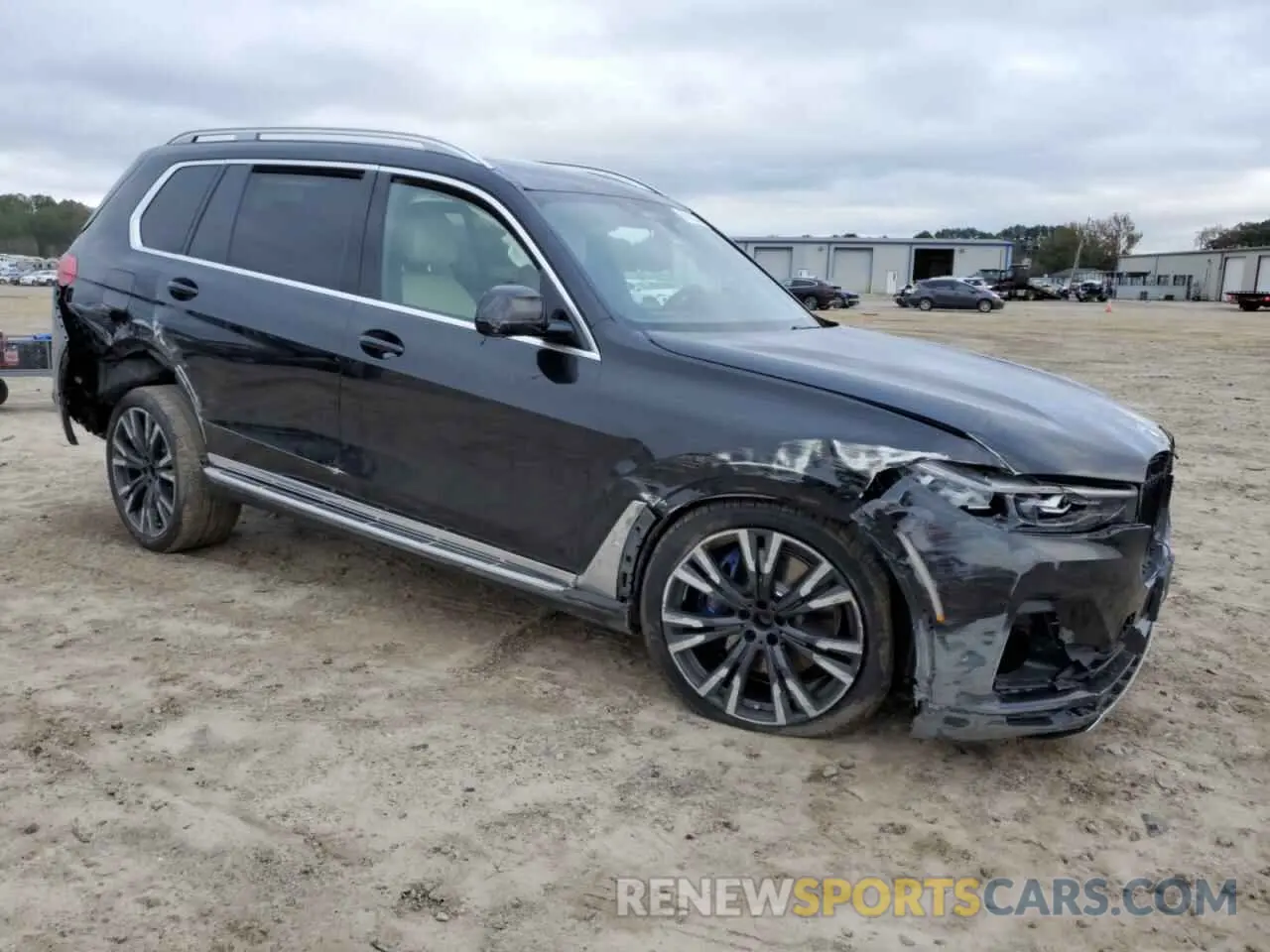 4 Photograph of a damaged car 5UXCX4C5XKLS36209 BMW X7 2019