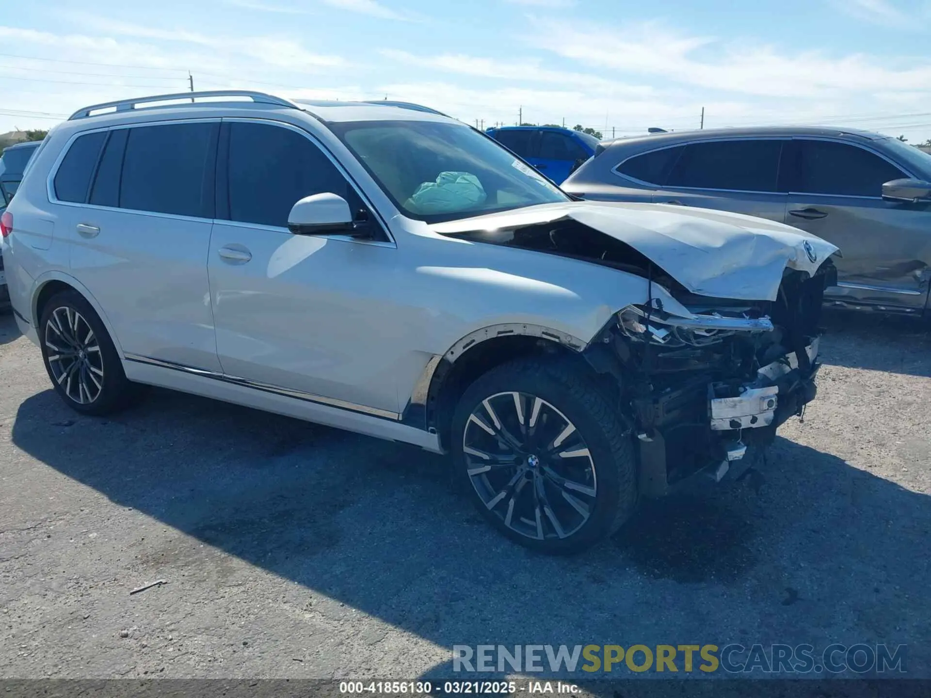 1 Photograph of a damaged car 5UXCW2C00L9A03002 BMW X7 2020