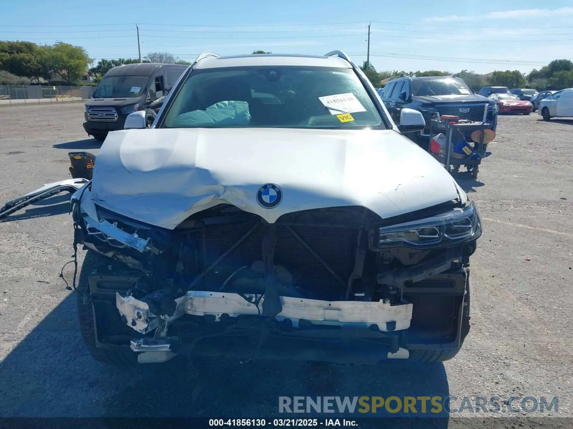 13 Photograph of a damaged car 5UXCW2C00L9A03002 BMW X7 2020