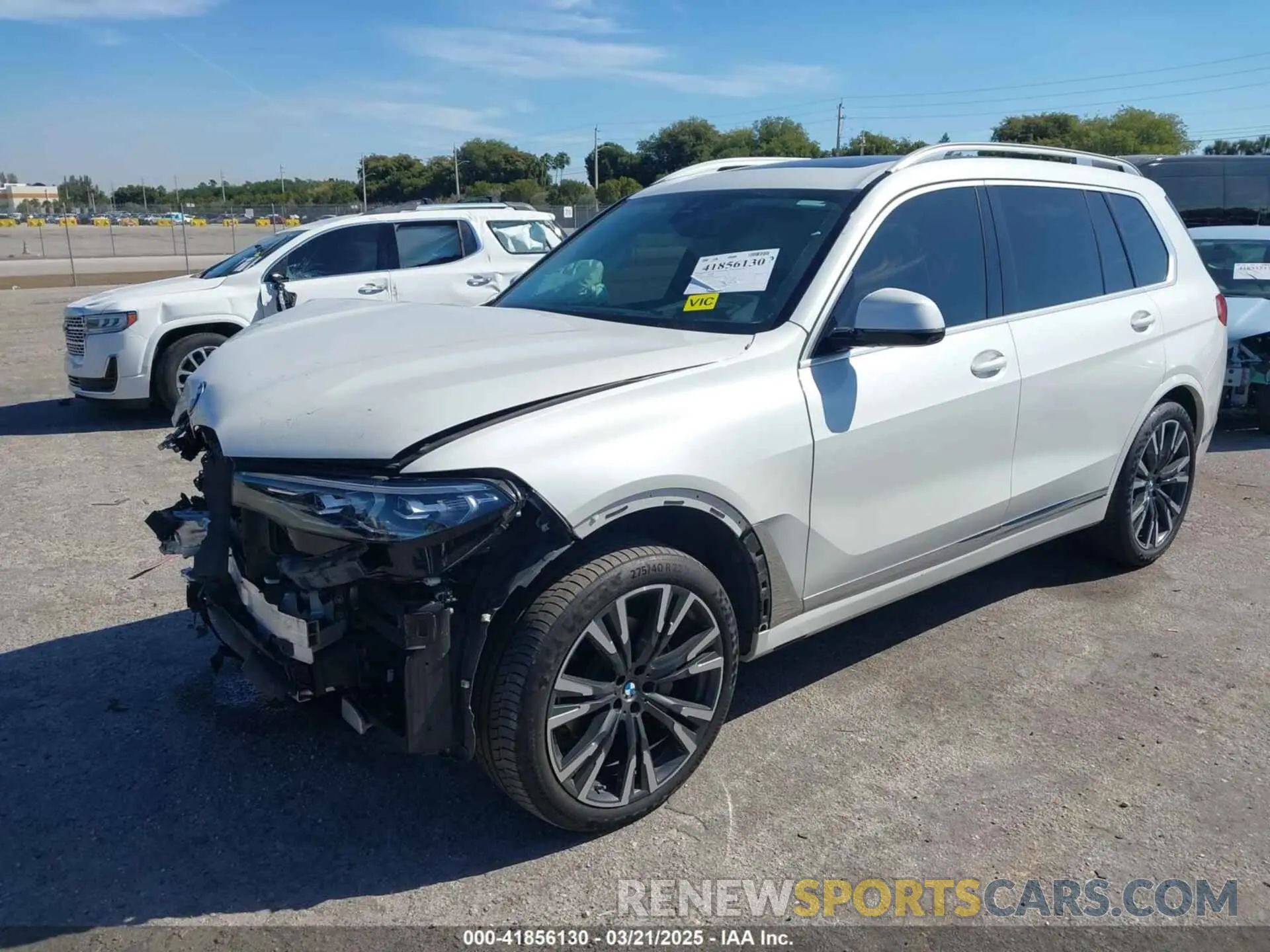 2 Photograph of a damaged car 5UXCW2C00L9A03002 BMW X7 2020