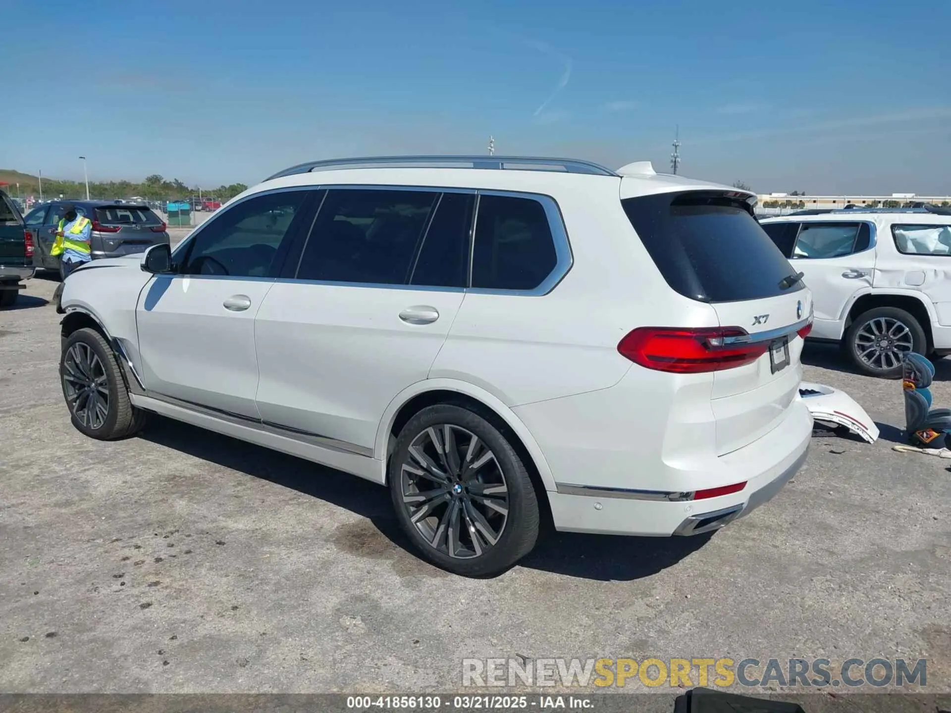 3 Photograph of a damaged car 5UXCW2C00L9A03002 BMW X7 2020