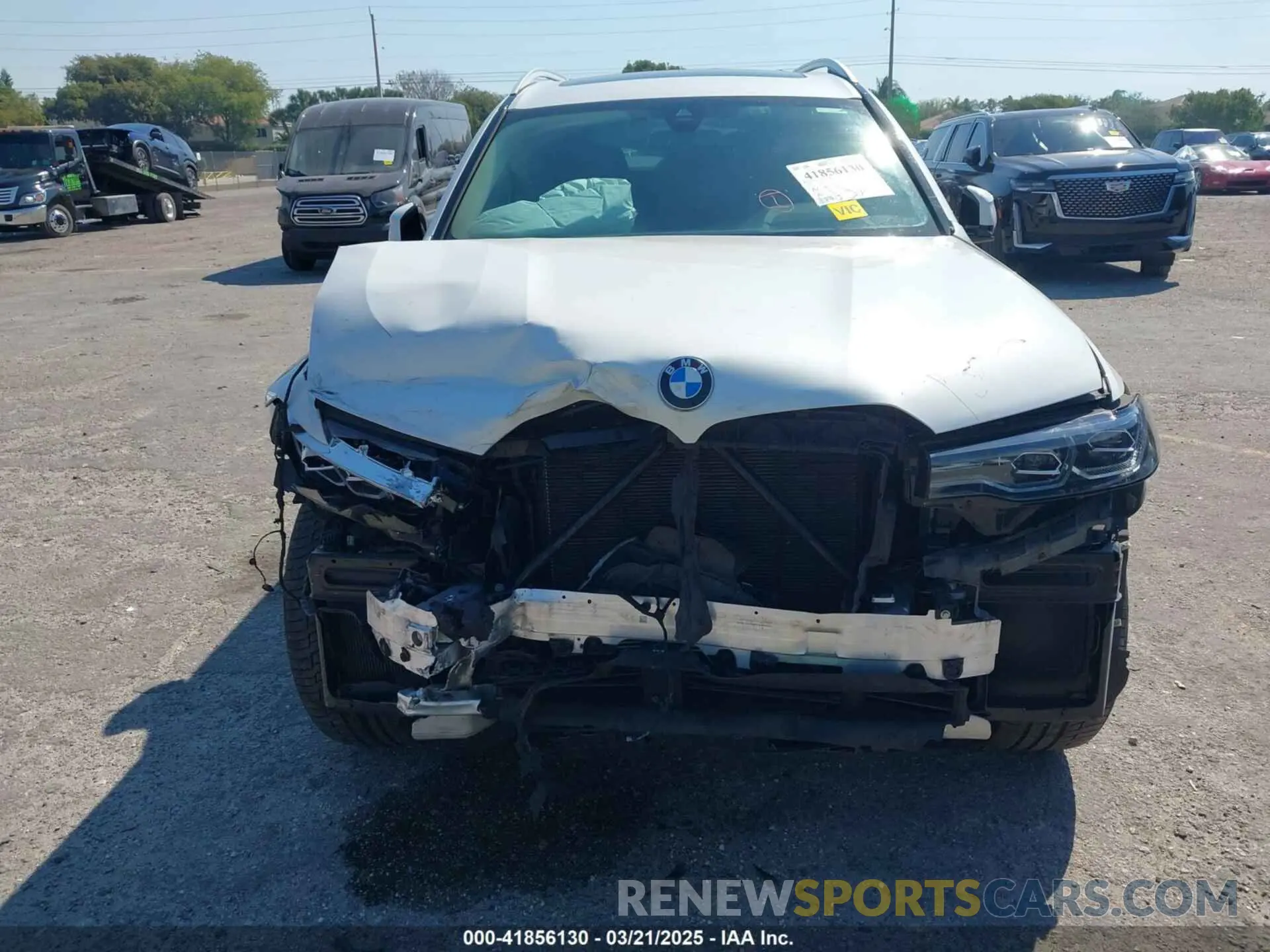6 Photograph of a damaged car 5UXCW2C00L9A03002 BMW X7 2020