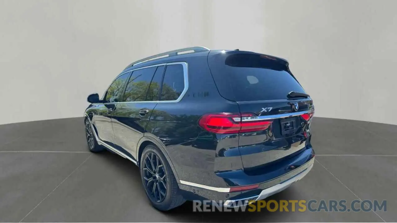 3 Photograph of a damaged car 5UXCW2C00L9A03064 BMW X7 2020