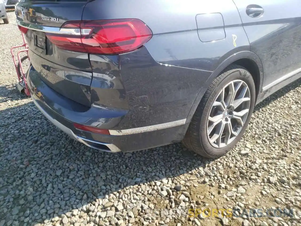 9 Photograph of a damaged car 5UXCW2C00L9B35466 BMW X7 2020