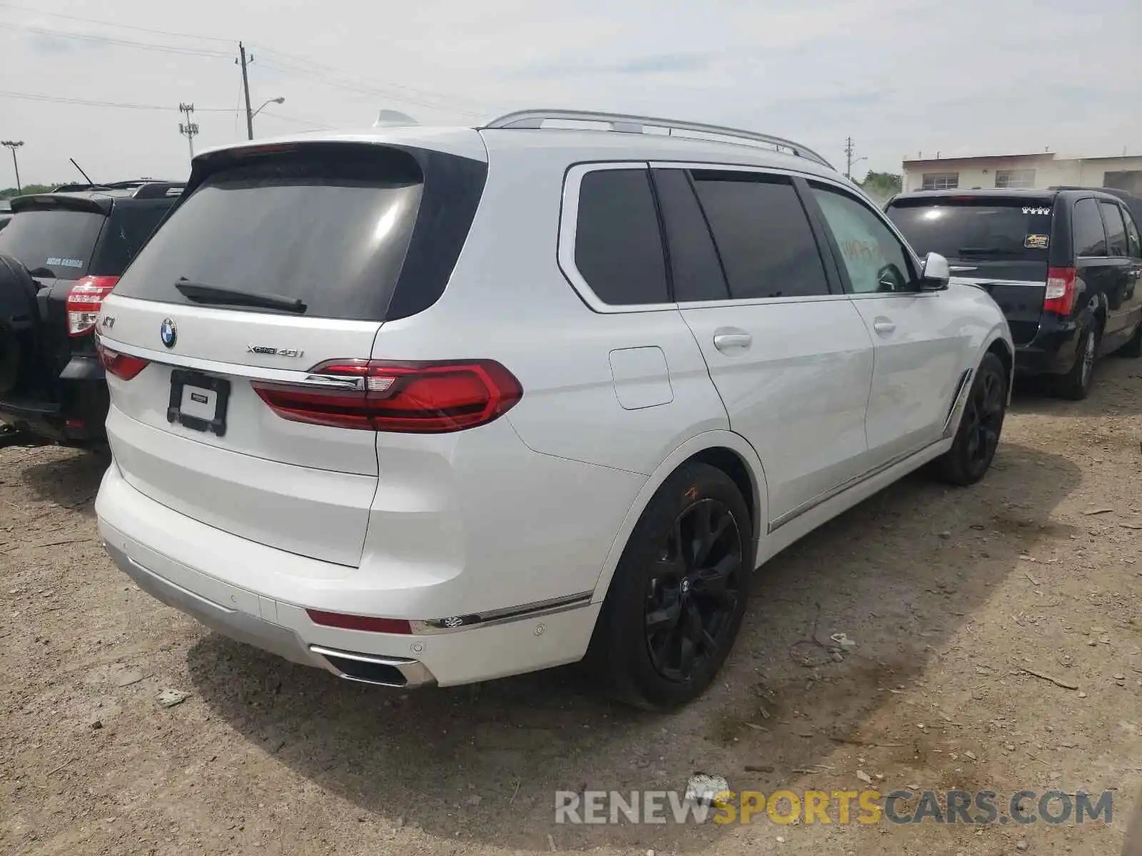 4 Photograph of a damaged car 5UXCW2C00L9B59041 BMW X7 2020