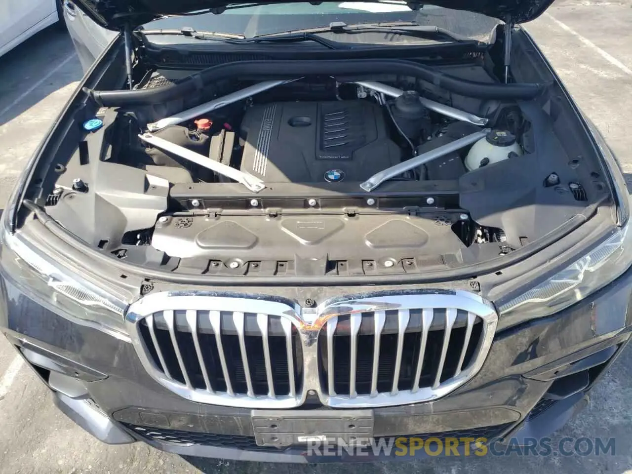 12 Photograph of a damaged car 5UXCW2C00L9D07382 BMW X7 2020