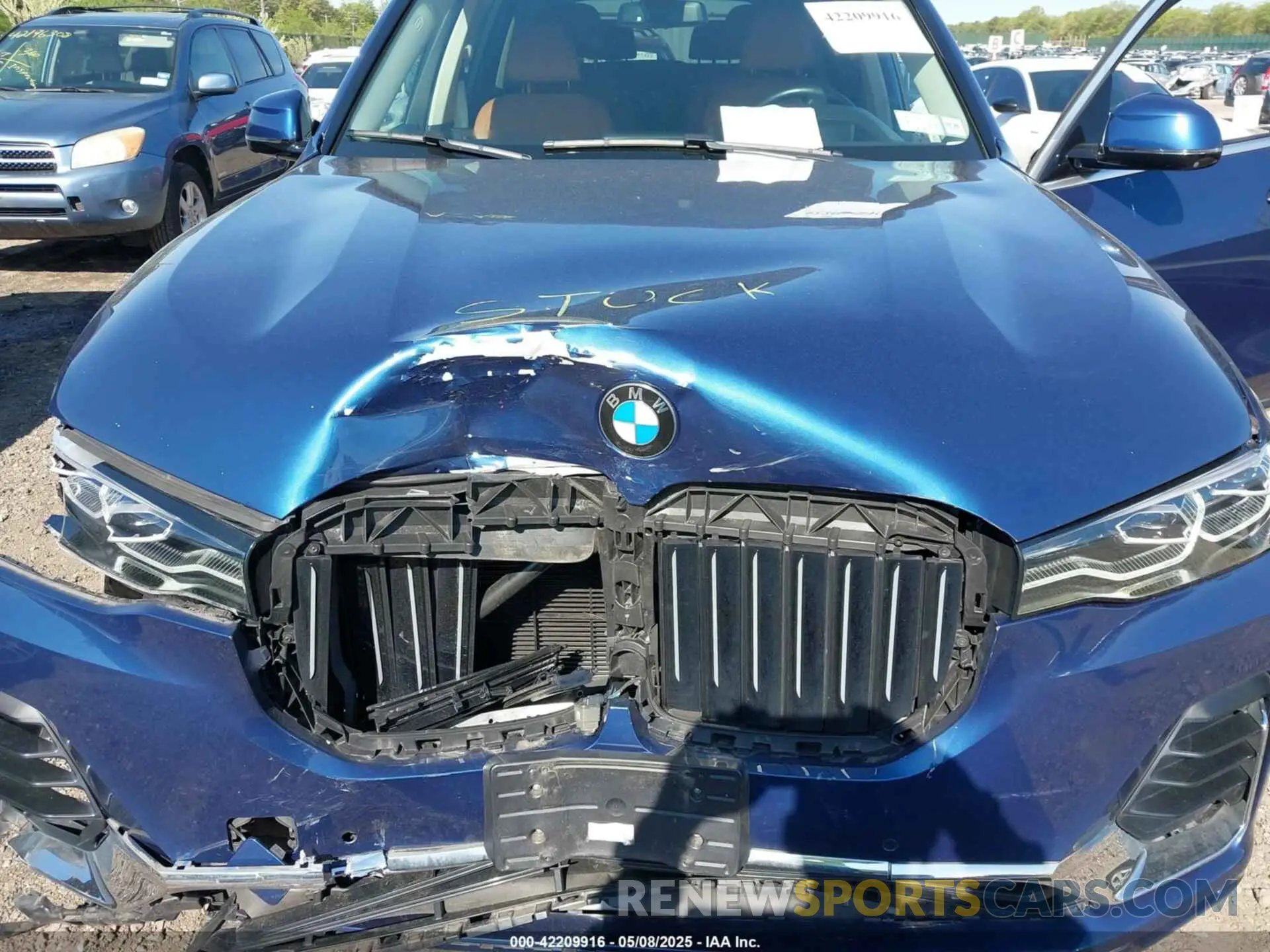 10 Photograph of a damaged car 5UXCW2C01L9B61428 BMW X7 2020