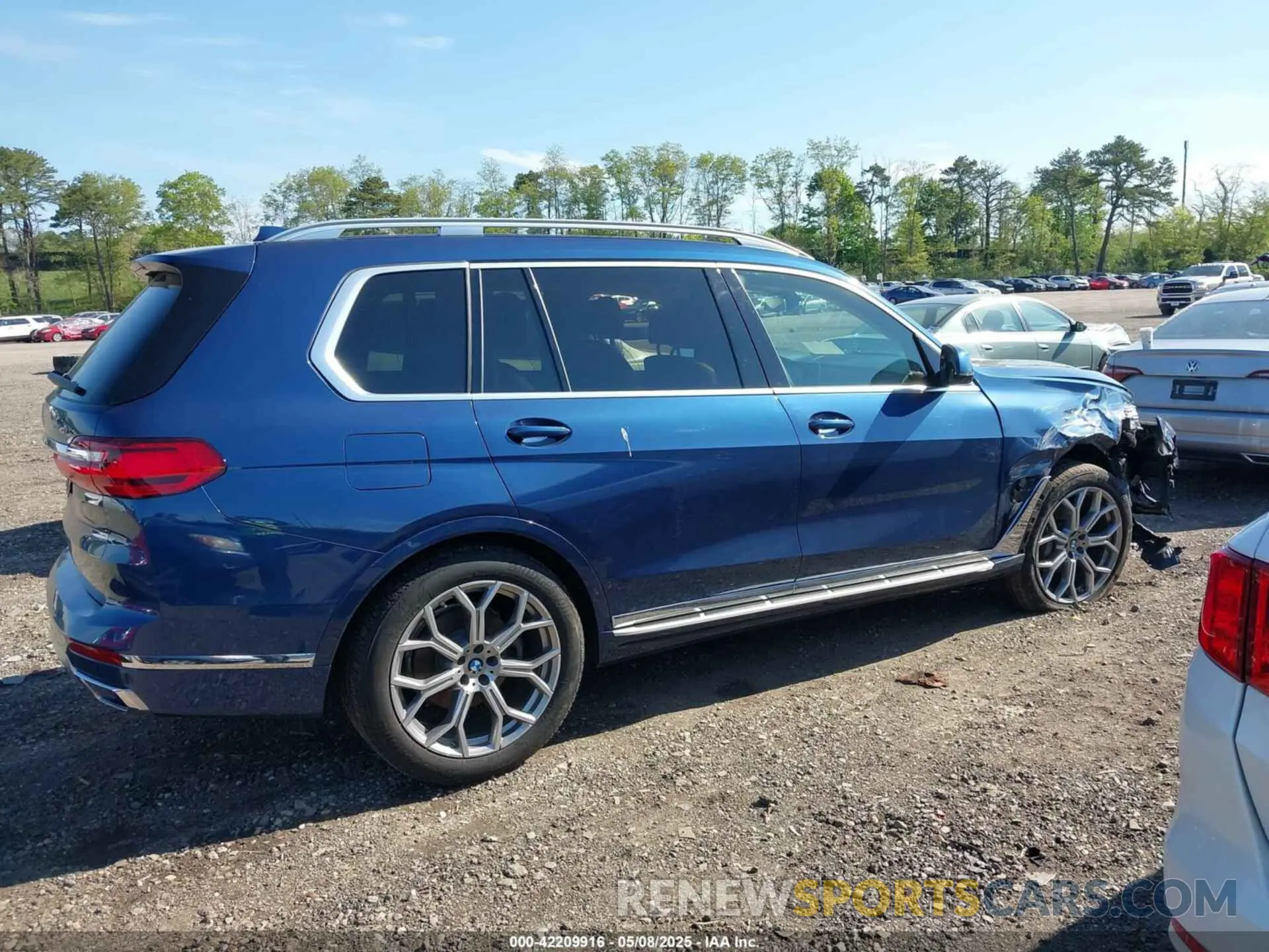 13 Photograph of a damaged car 5UXCW2C01L9B61428 BMW X7 2020