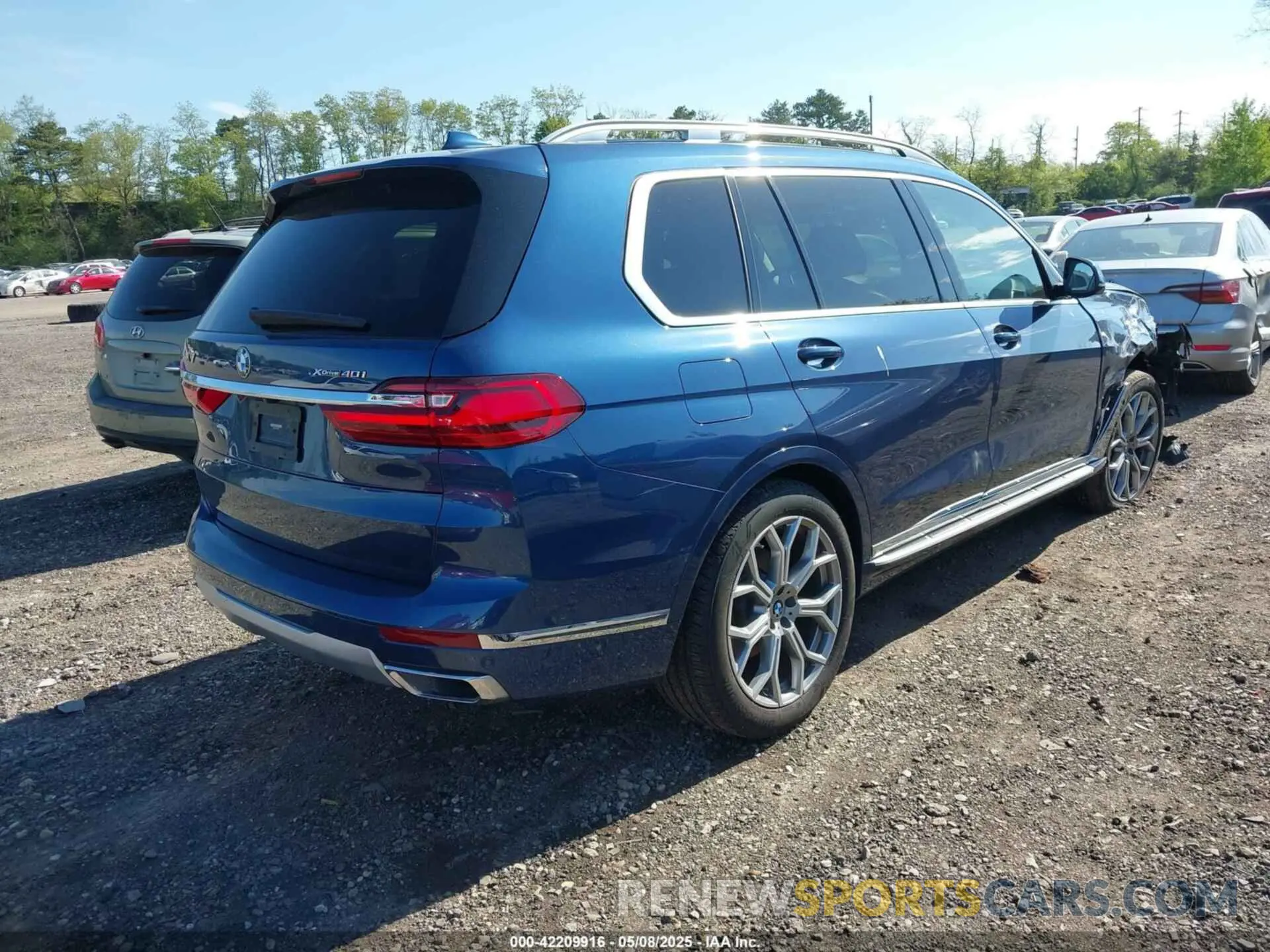 4 Photograph of a damaged car 5UXCW2C01L9B61428 BMW X7 2020