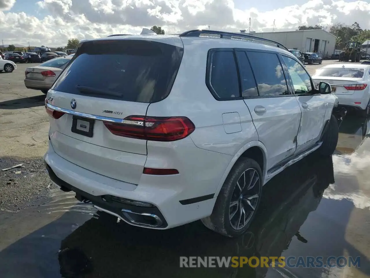 4 Photograph of a damaged car 5UXCW2C01L9C43613 BMW X7 2020