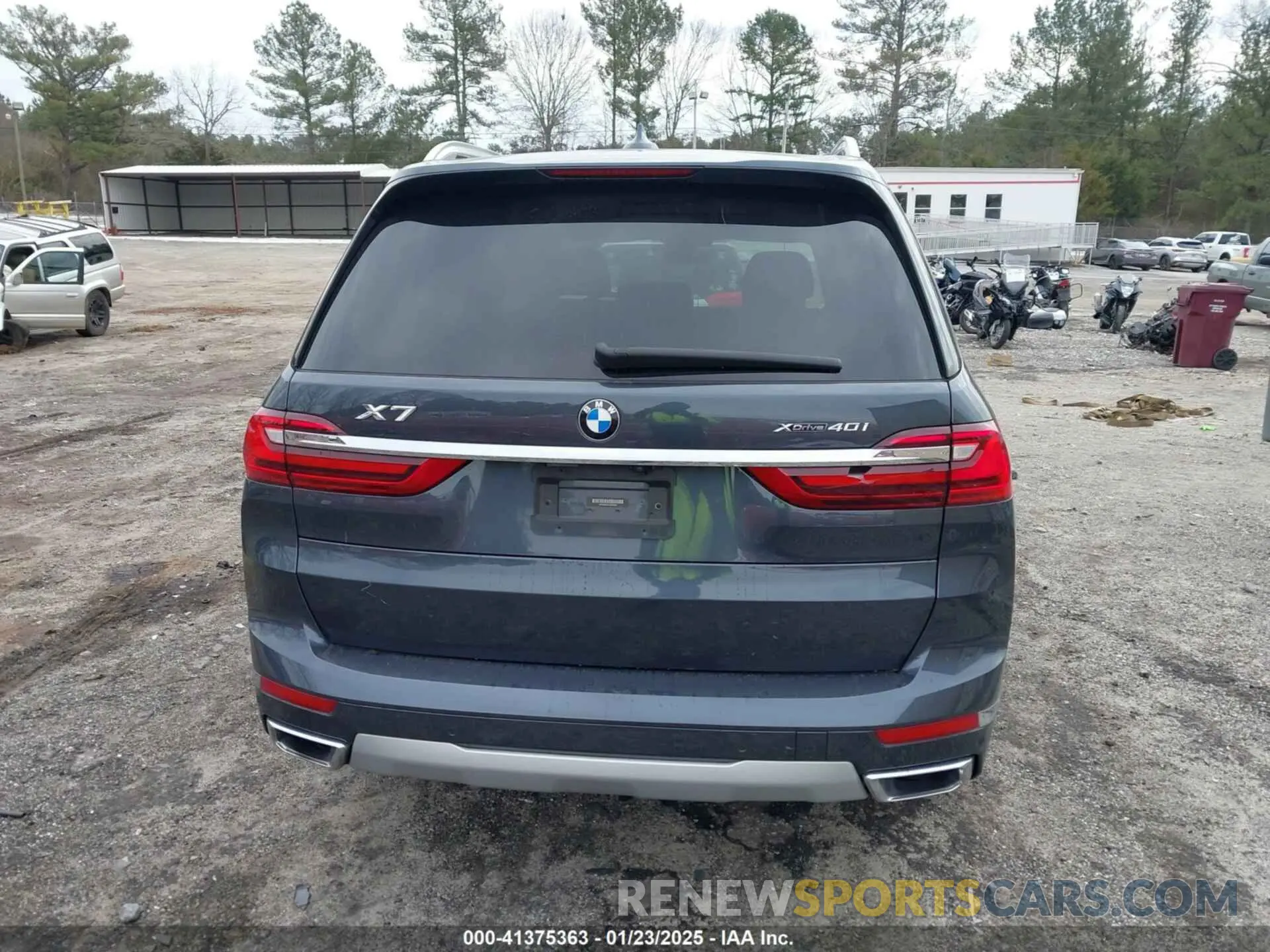 17 Photograph of a damaged car 5UXCW2C01L9D12655 BMW X7 2020