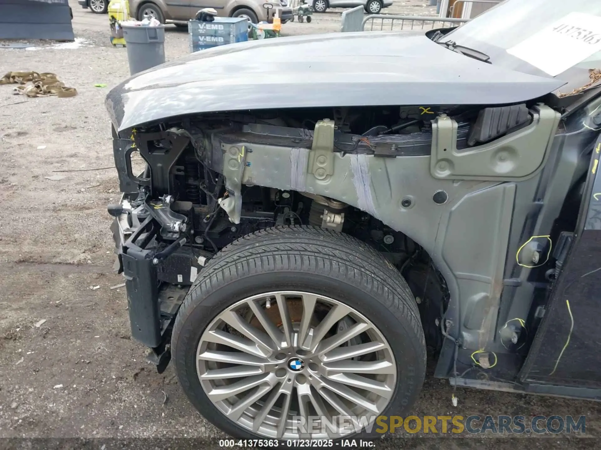 18 Photograph of a damaged car 5UXCW2C01L9D12655 BMW X7 2020