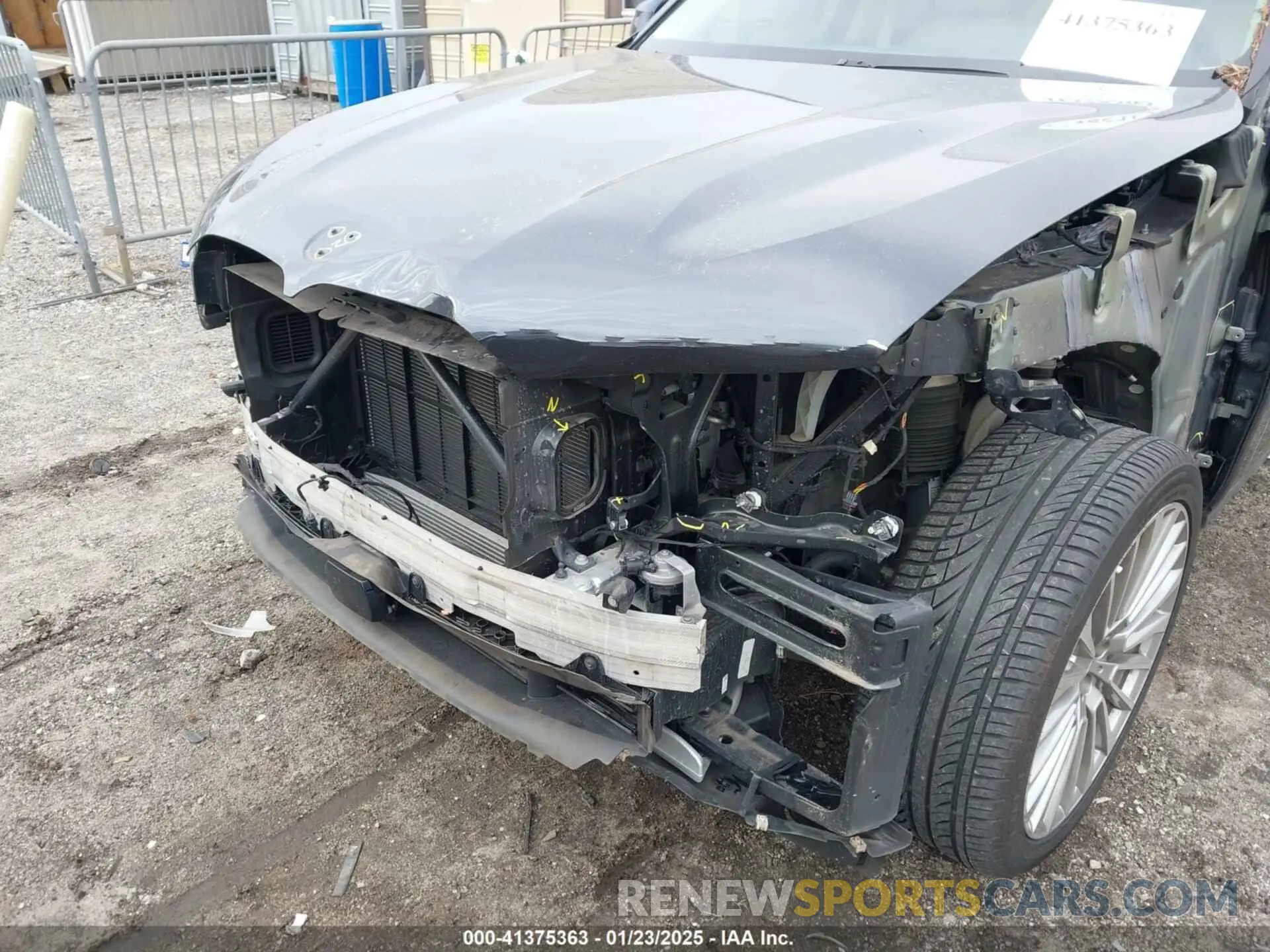 19 Photograph of a damaged car 5UXCW2C01L9D12655 BMW X7 2020