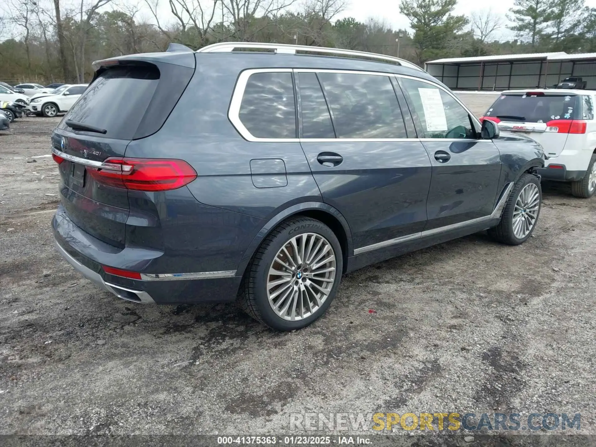 4 Photograph of a damaged car 5UXCW2C01L9D12655 BMW X7 2020
