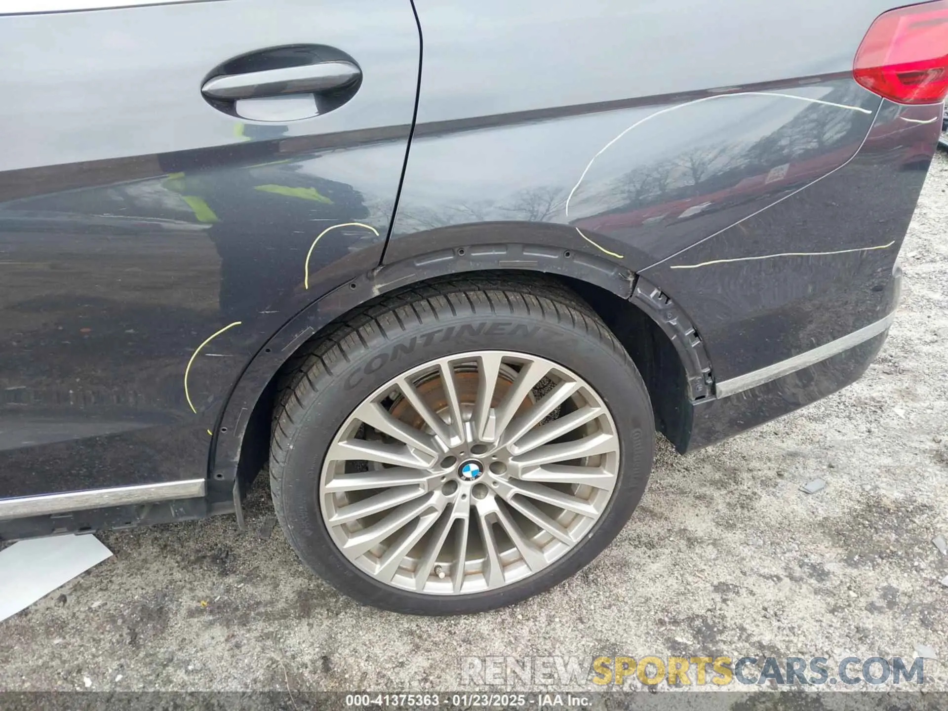 6 Photograph of a damaged car 5UXCW2C01L9D12655 BMW X7 2020
