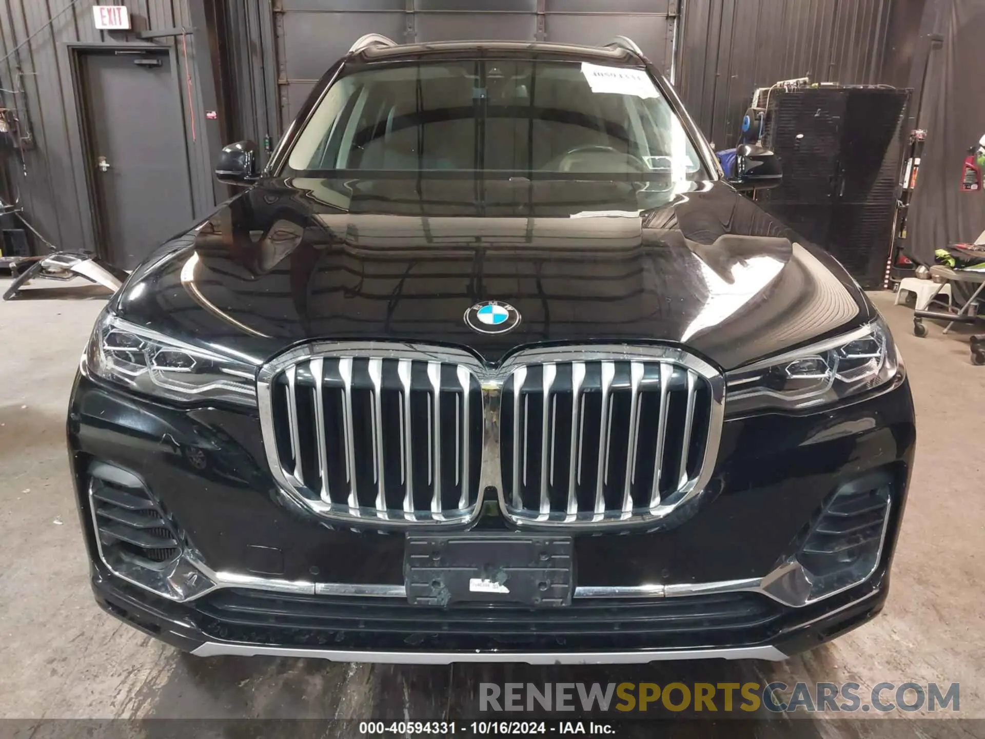13 Photograph of a damaged car 5UXCW2C02L9A01896 BMW X7 2020