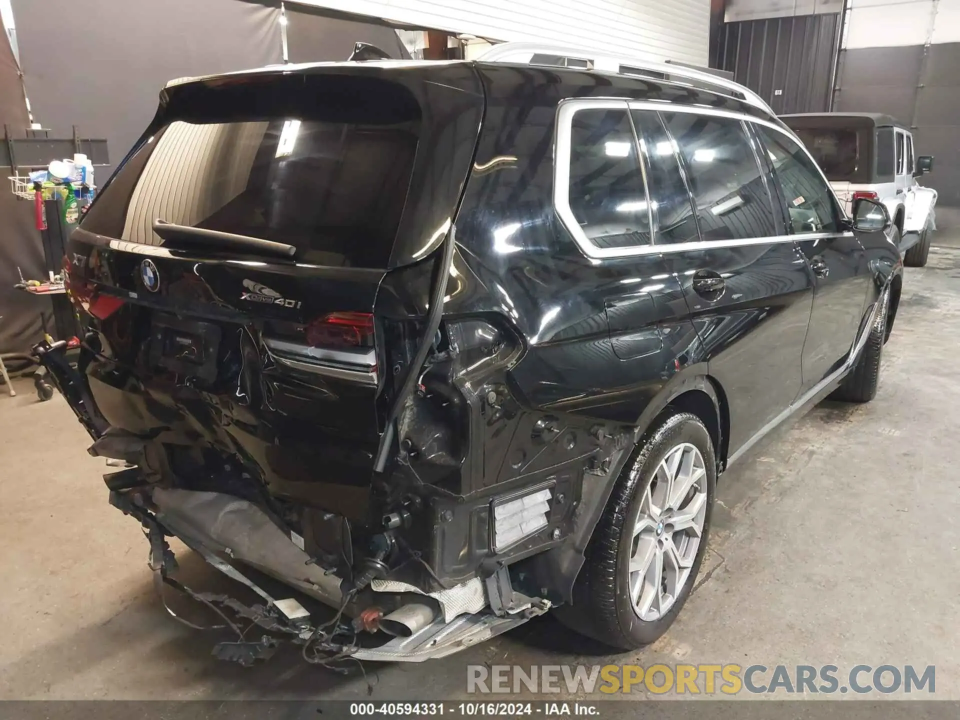 4 Photograph of a damaged car 5UXCW2C02L9A01896 BMW X7 2020