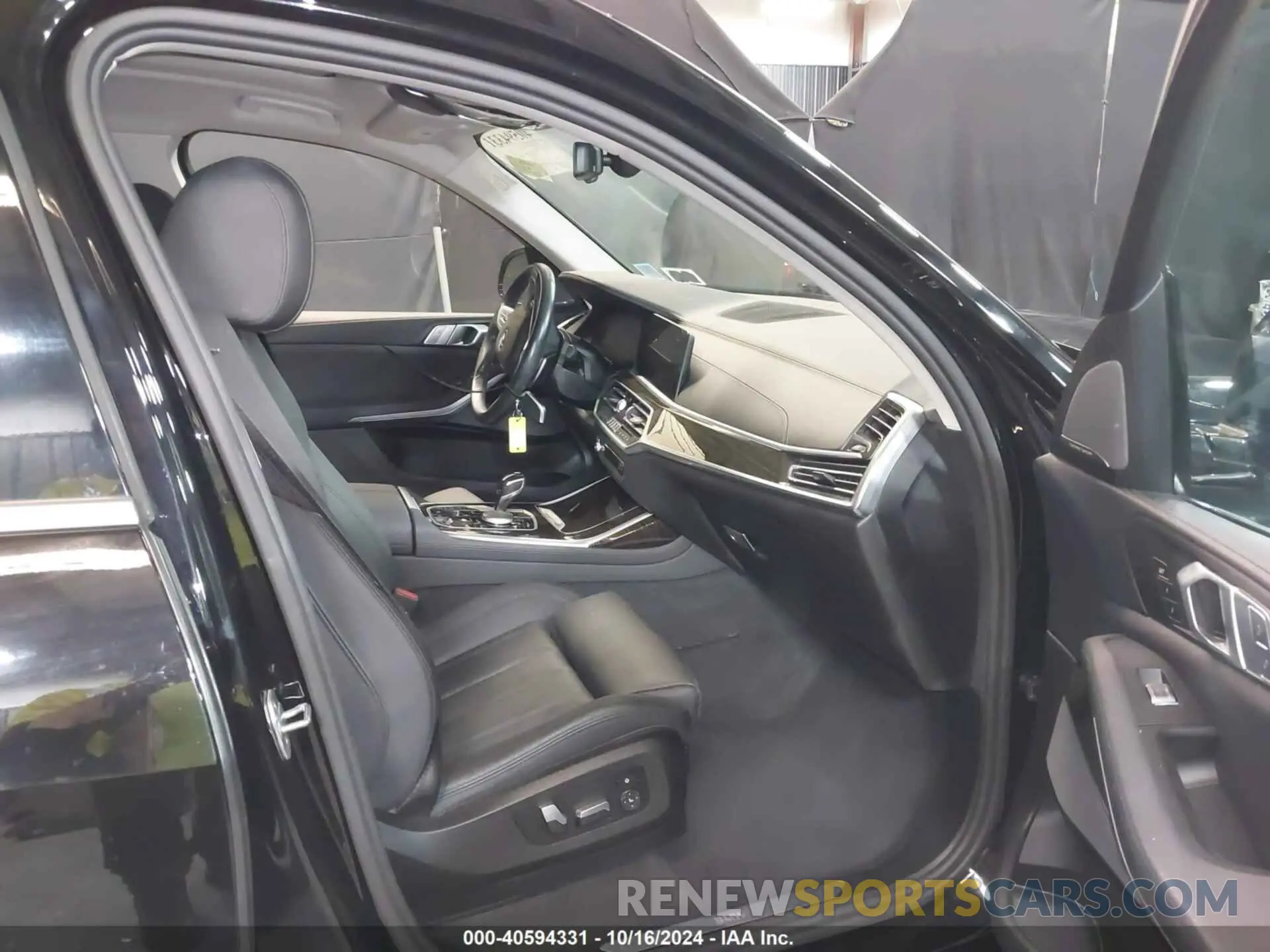 5 Photograph of a damaged car 5UXCW2C02L9A01896 BMW X7 2020