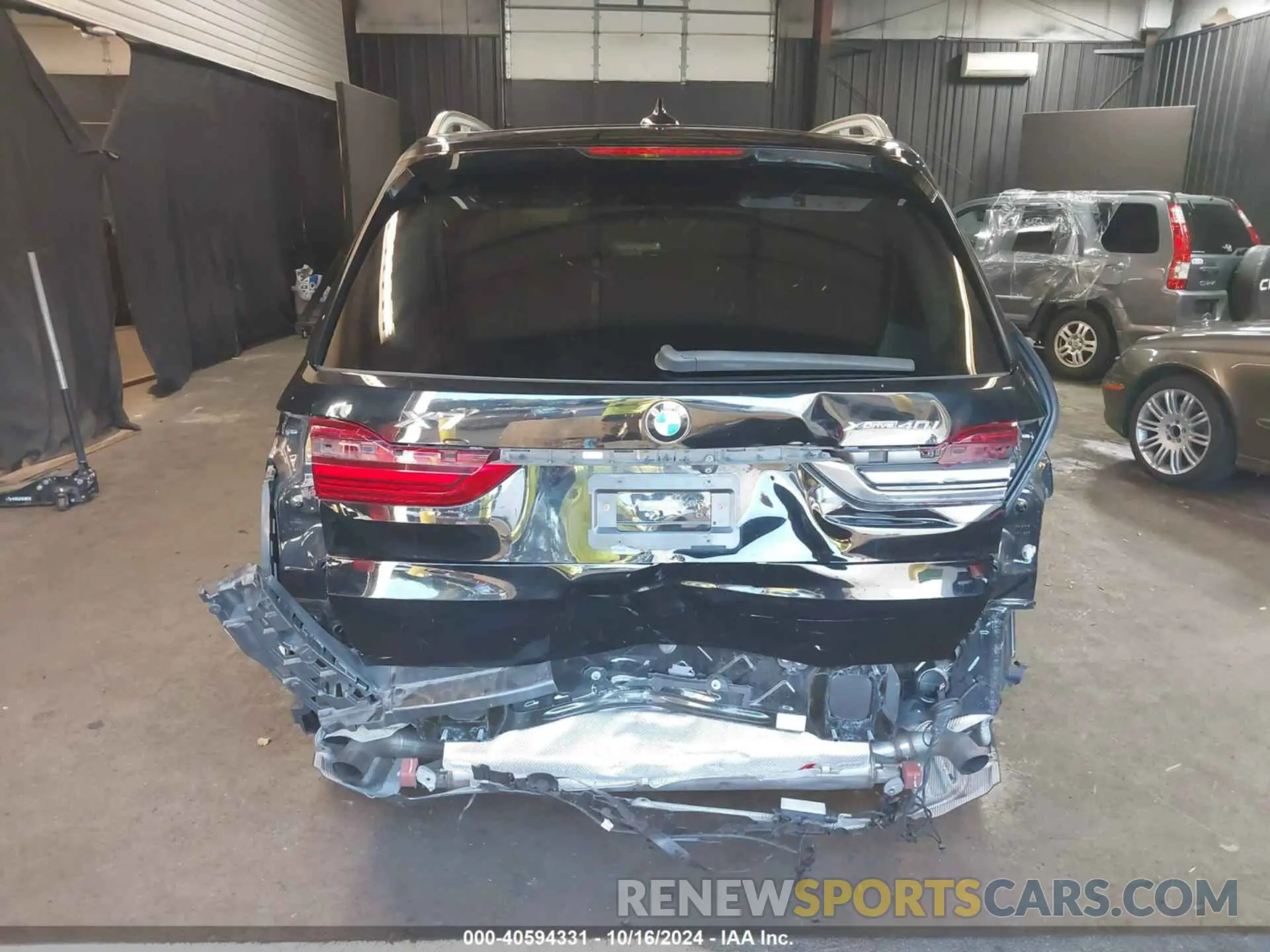 6 Photograph of a damaged car 5UXCW2C02L9A01896 BMW X7 2020
