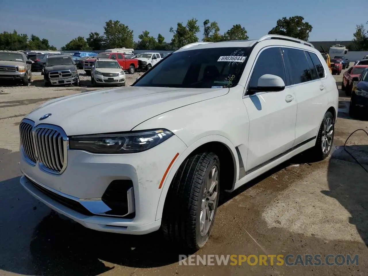 1 Photograph of a damaged car 5UXCW2C02L9A01946 BMW X7 2020