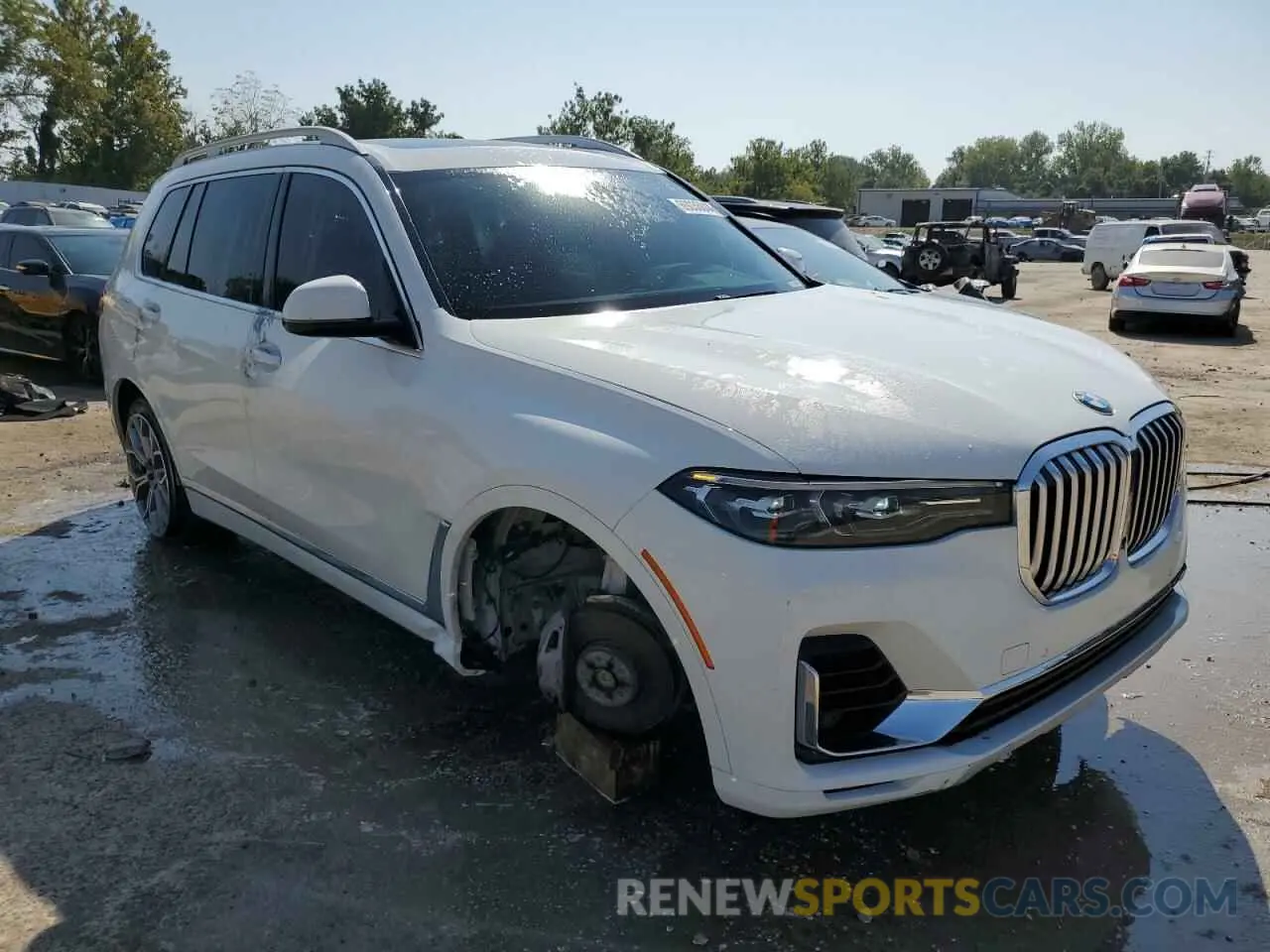 4 Photograph of a damaged car 5UXCW2C02L9A01946 BMW X7 2020