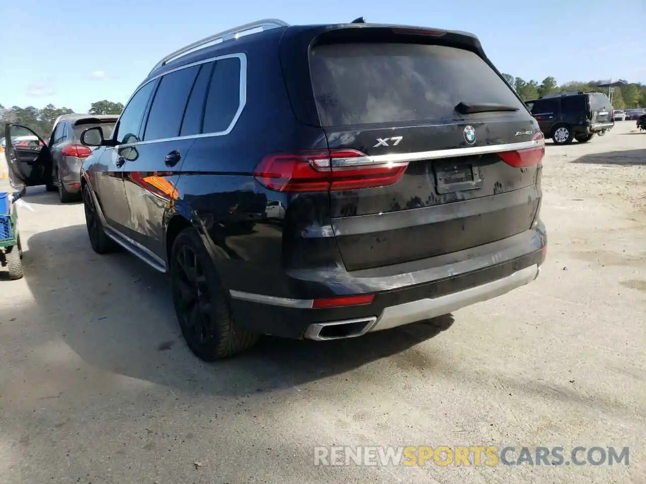 3 Photograph of a damaged car 5UXCW2C02L9B11833 BMW X7 2020