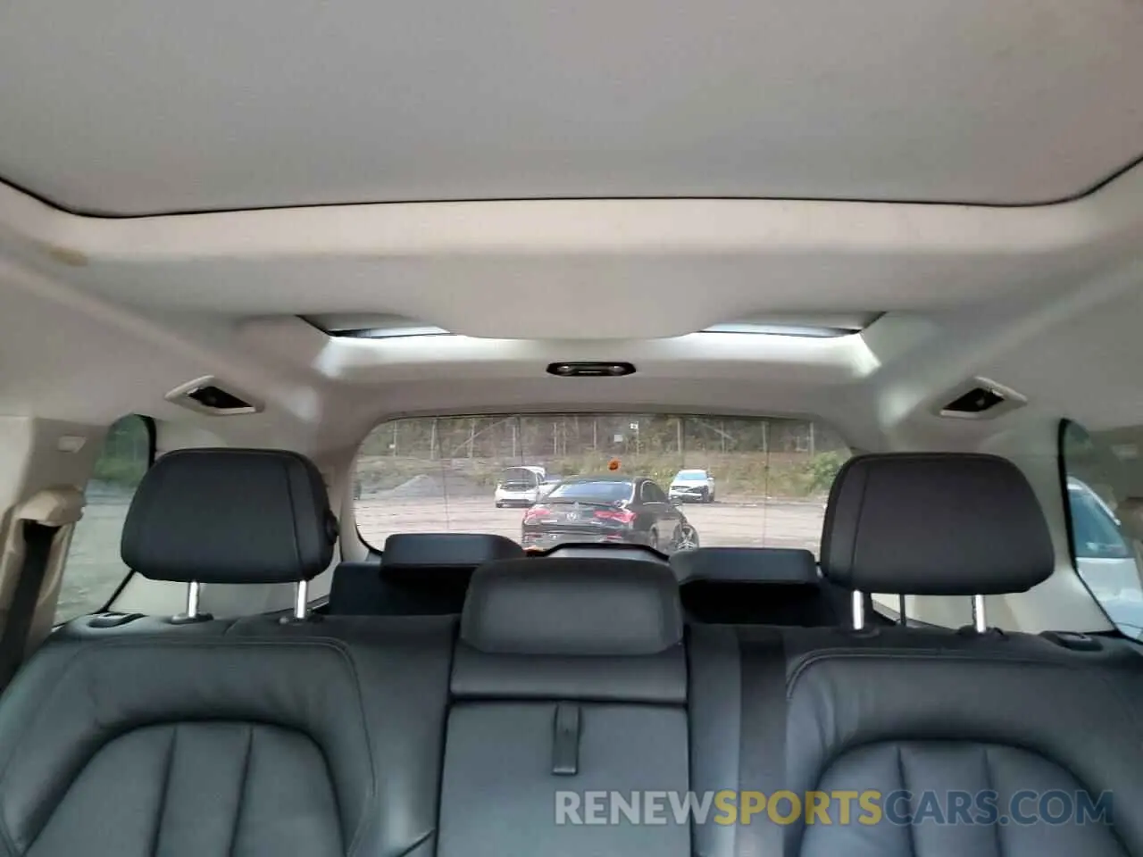 10 Photograph of a damaged car 5UXCW2C02L9B38286 BMW X7 2020