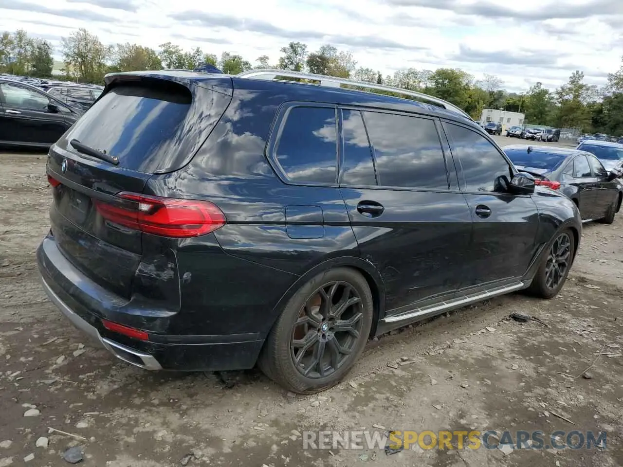 3 Photograph of a damaged car 5UXCW2C02L9B38286 BMW X7 2020