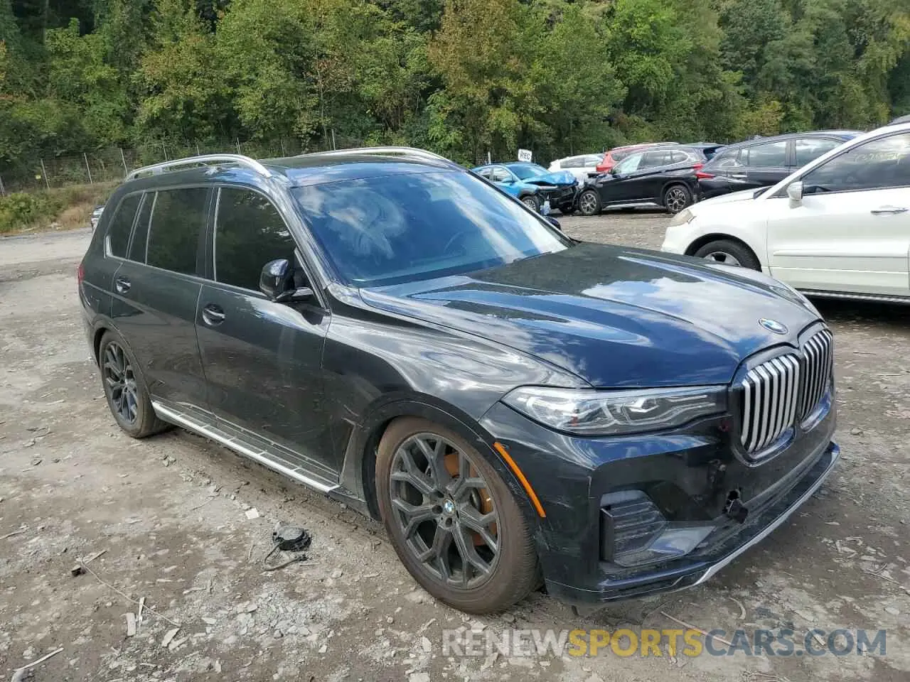 4 Photograph of a damaged car 5UXCW2C02L9B38286 BMW X7 2020