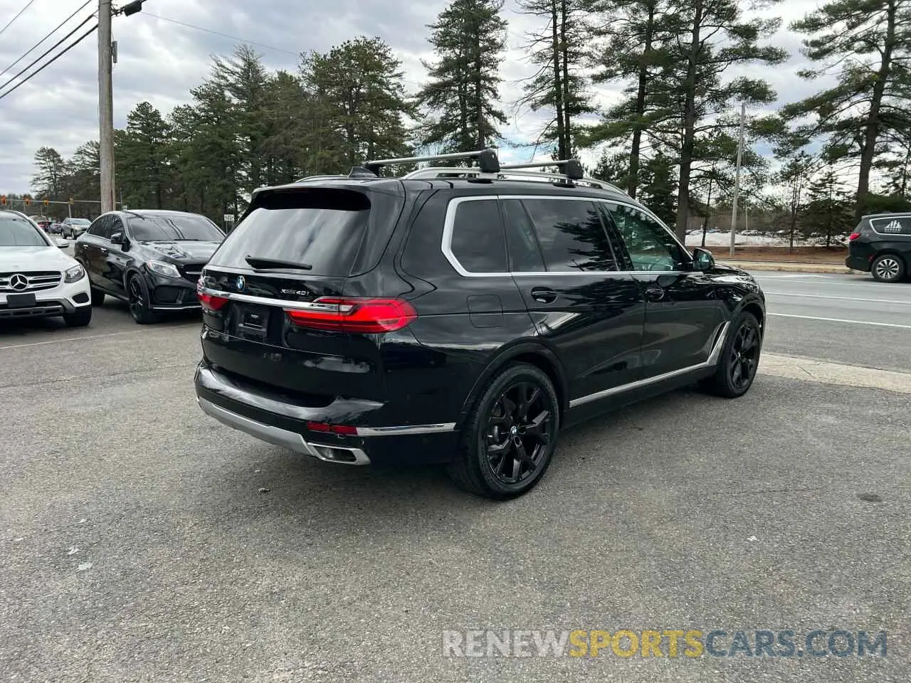 4 Photograph of a damaged car 5UXCW2C02L9B41768 BMW X7 2020