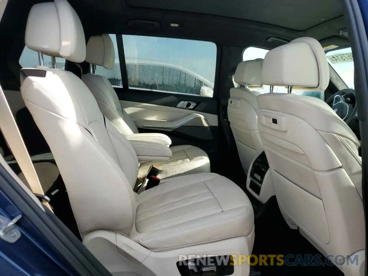 11 Photograph of a damaged car 5UXCW2C02L9B42161 BMW X7 2020