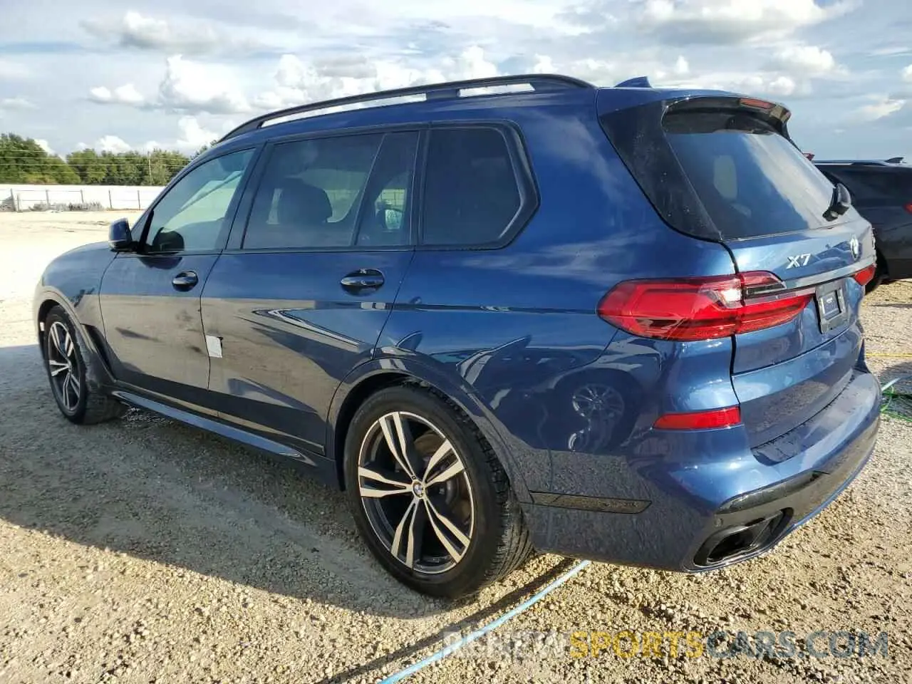 2 Photograph of a damaged car 5UXCW2C02L9B42161 BMW X7 2020