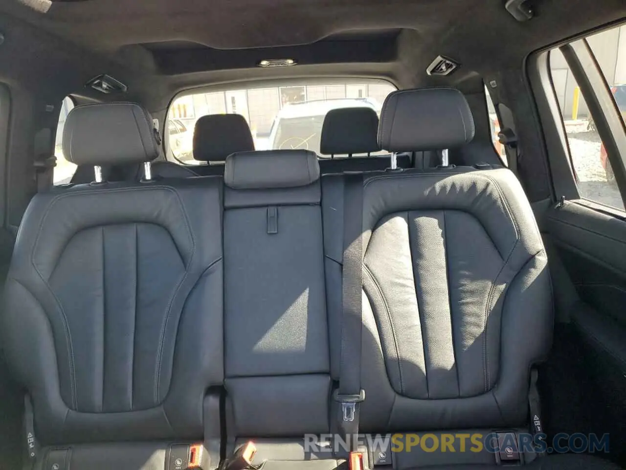 10 Photograph of a damaged car 5UXCW2C02L9B46775 BMW X7 2020