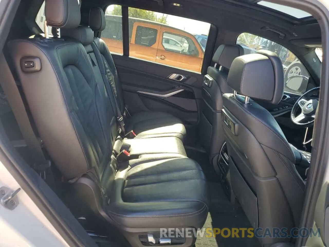 11 Photograph of a damaged car 5UXCW2C02L9B46775 BMW X7 2020