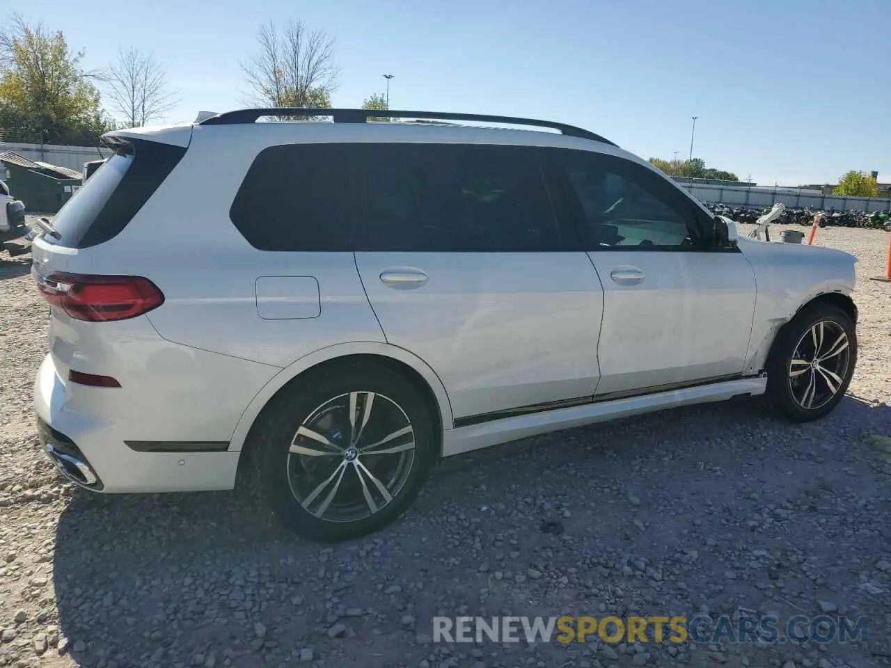 3 Photograph of a damaged car 5UXCW2C02L9B46775 BMW X7 2020