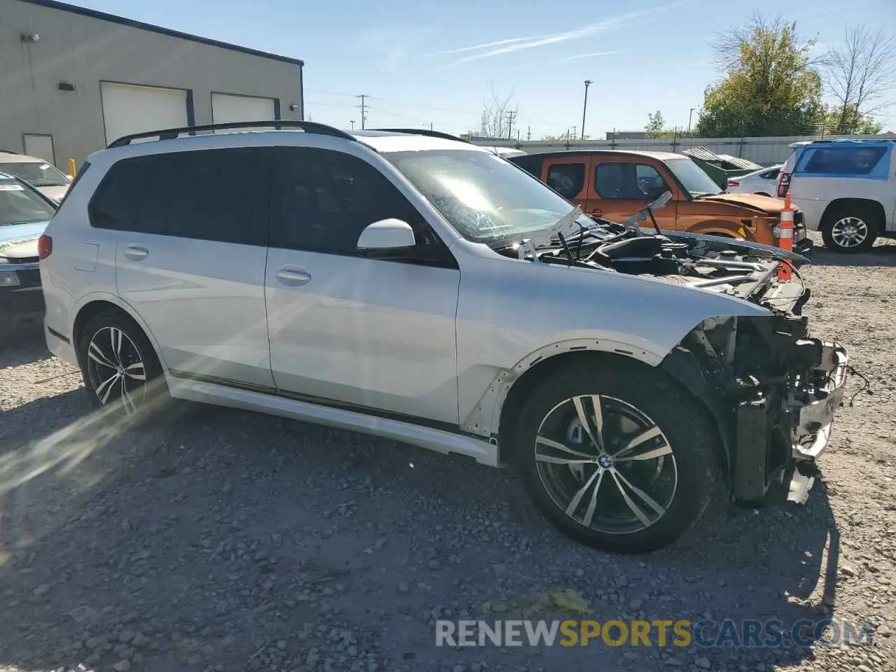 4 Photograph of a damaged car 5UXCW2C02L9B46775 BMW X7 2020