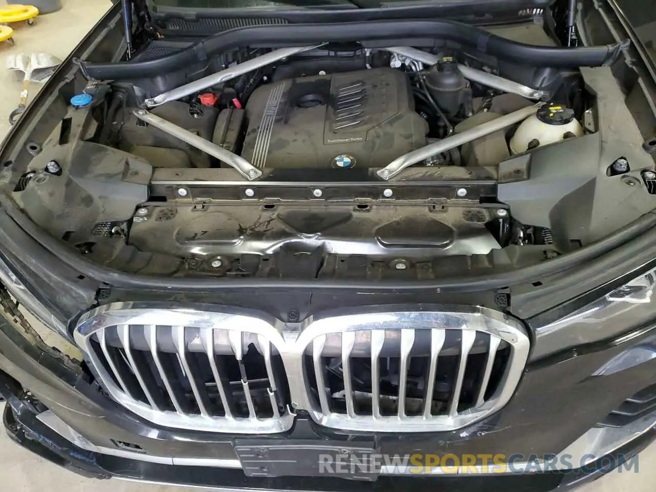 12 Photograph of a damaged car 5UXCW2C02L9B60336 BMW X7 2020