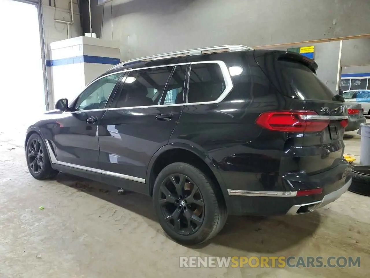2 Photograph of a damaged car 5UXCW2C02L9B60336 BMW X7 2020
