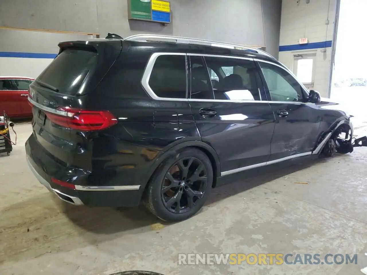 3 Photograph of a damaged car 5UXCW2C02L9B60336 BMW X7 2020