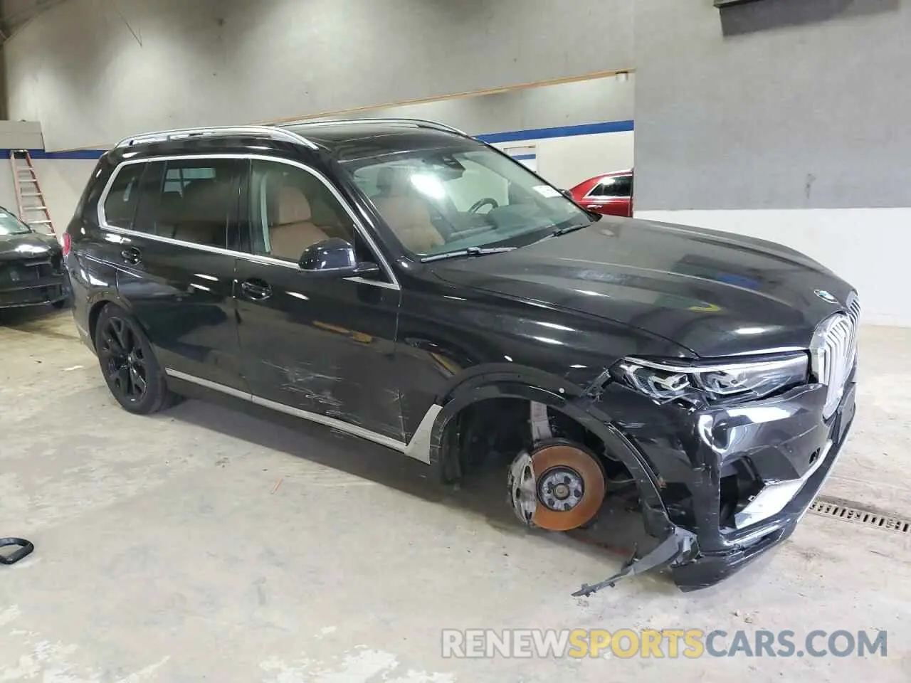 4 Photograph of a damaged car 5UXCW2C02L9B60336 BMW X7 2020