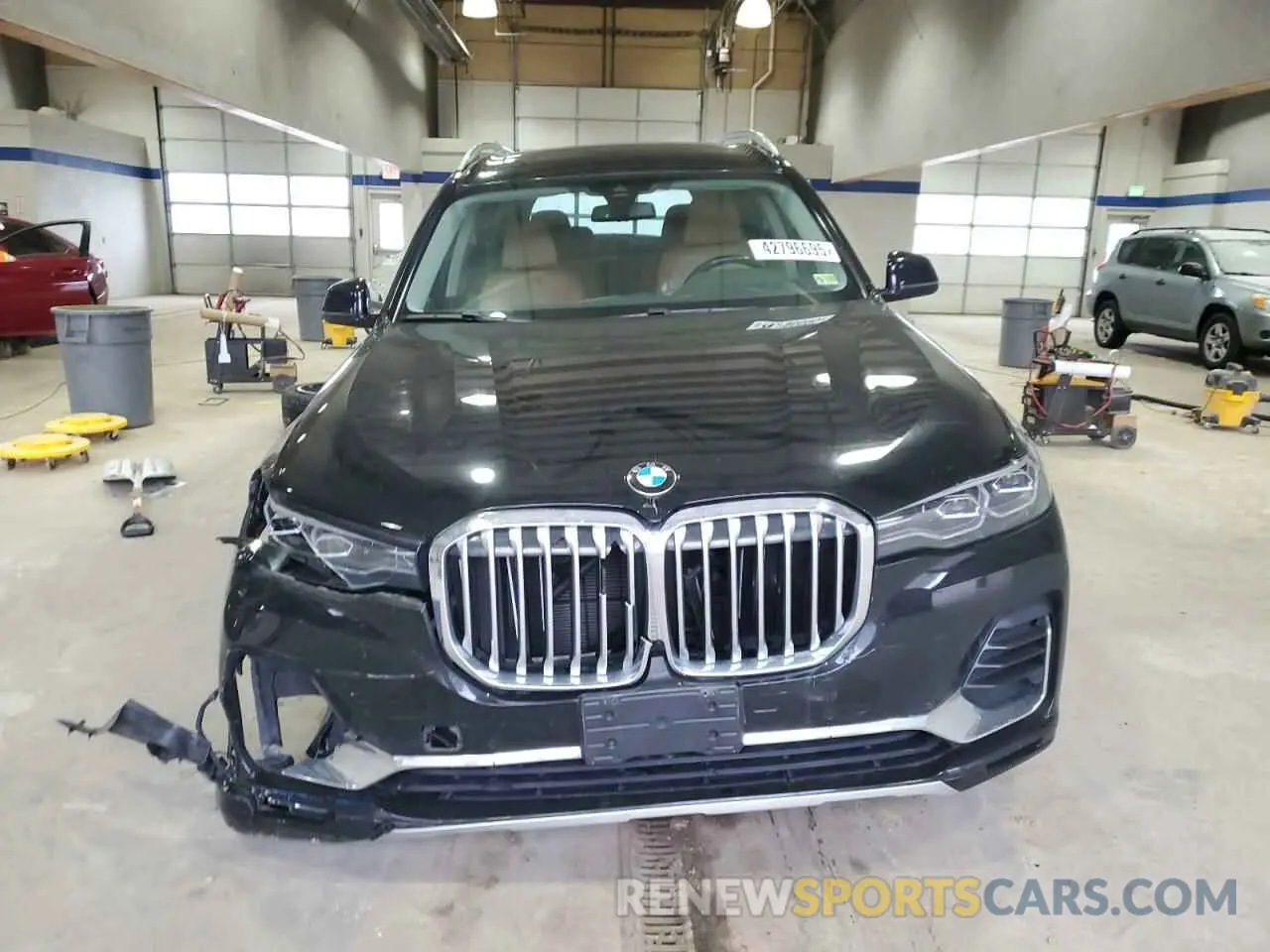 5 Photograph of a damaged car 5UXCW2C02L9B60336 BMW X7 2020