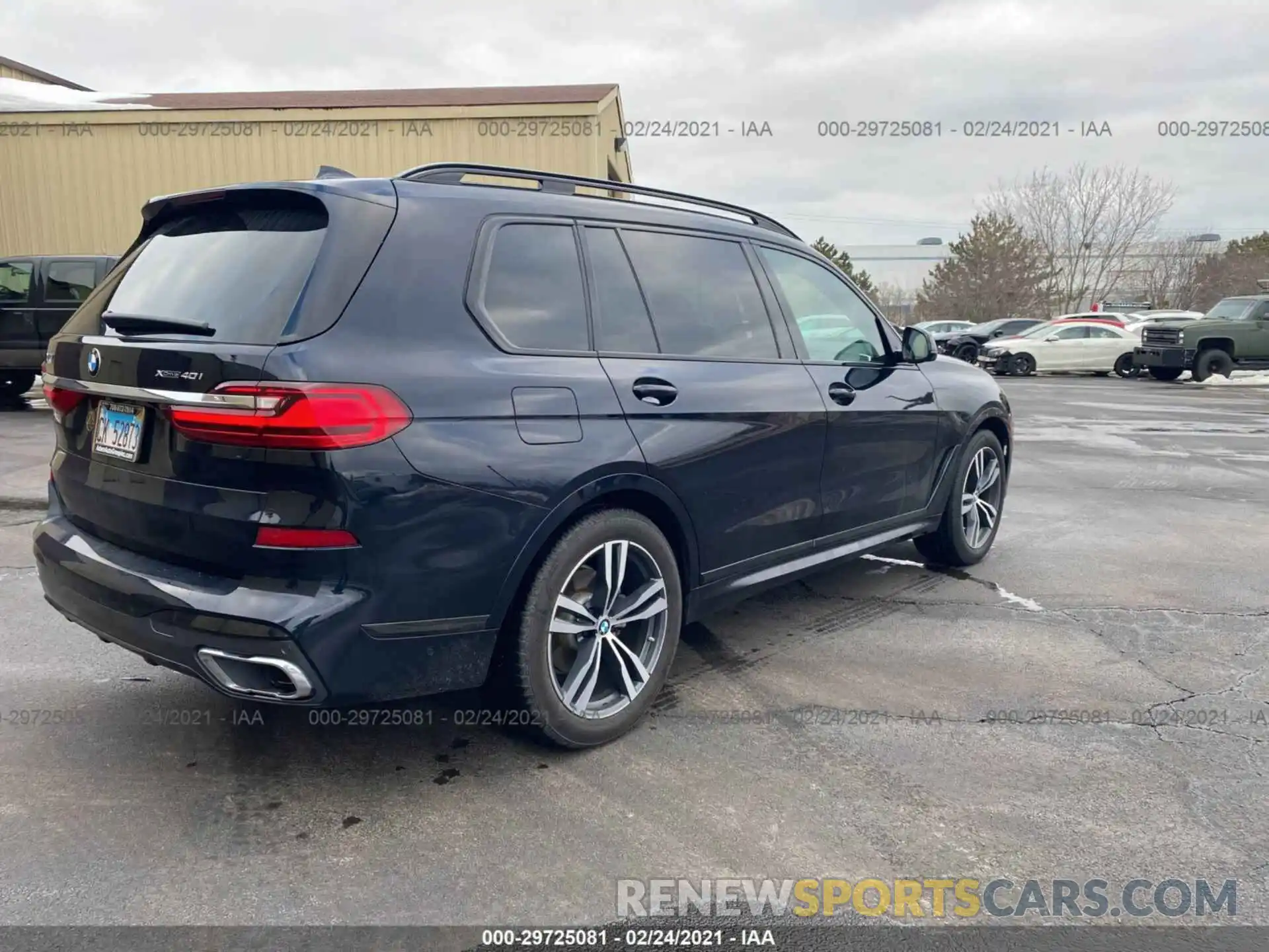 4 Photograph of a damaged car 5UXCW2C03L9A00157 BMW X7 2020