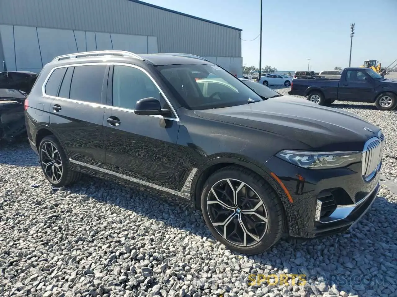 4 Photograph of a damaged car 5UXCW2C03L9B11355 BMW X7 2020