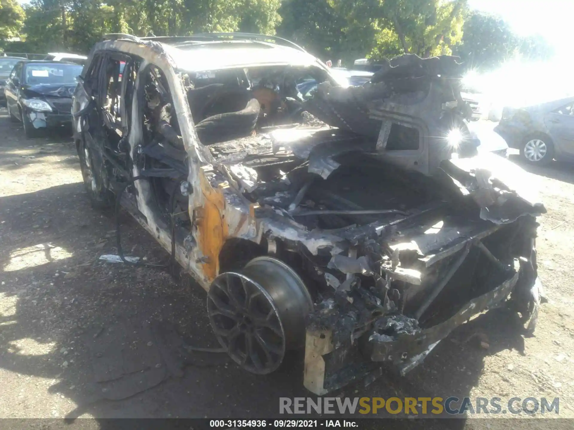 6 Photograph of a damaged car 5UXCW2C03L9B86492 BMW X7 2020