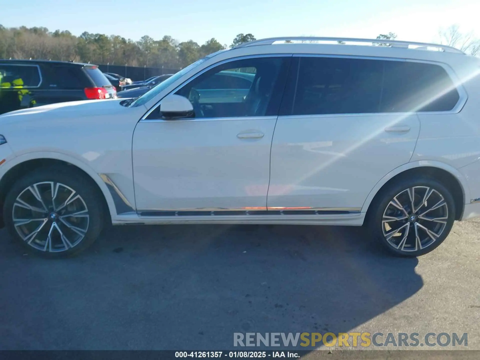 14 Photograph of a damaged car 5UXCW2C03L9C67539 BMW X7 2020