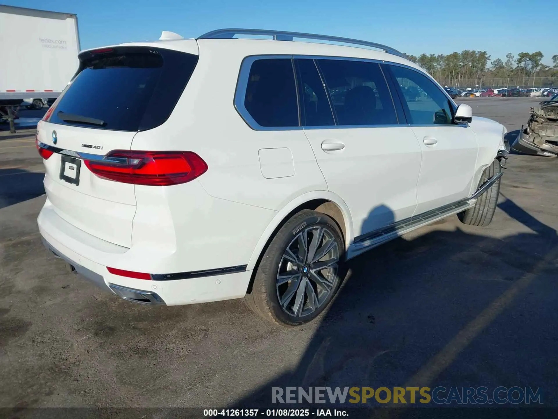 4 Photograph of a damaged car 5UXCW2C03L9C67539 BMW X7 2020