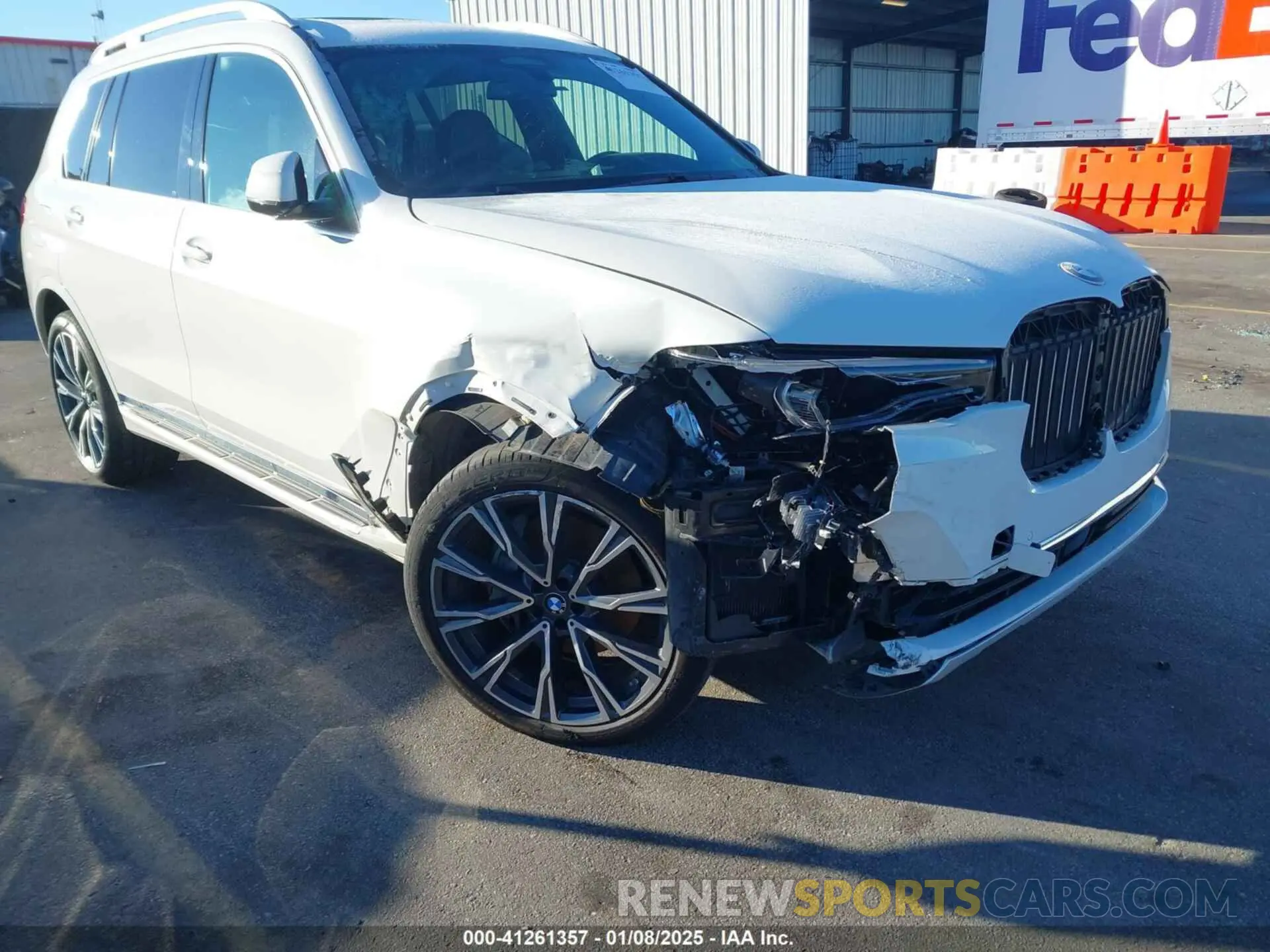 6 Photograph of a damaged car 5UXCW2C03L9C67539 BMW X7 2020