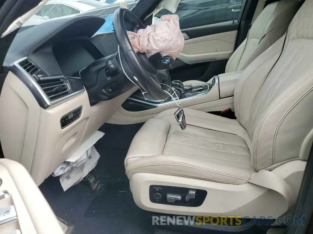 7 Photograph of a damaged car 5UXCW2C03L9C77648 BMW X7 2020