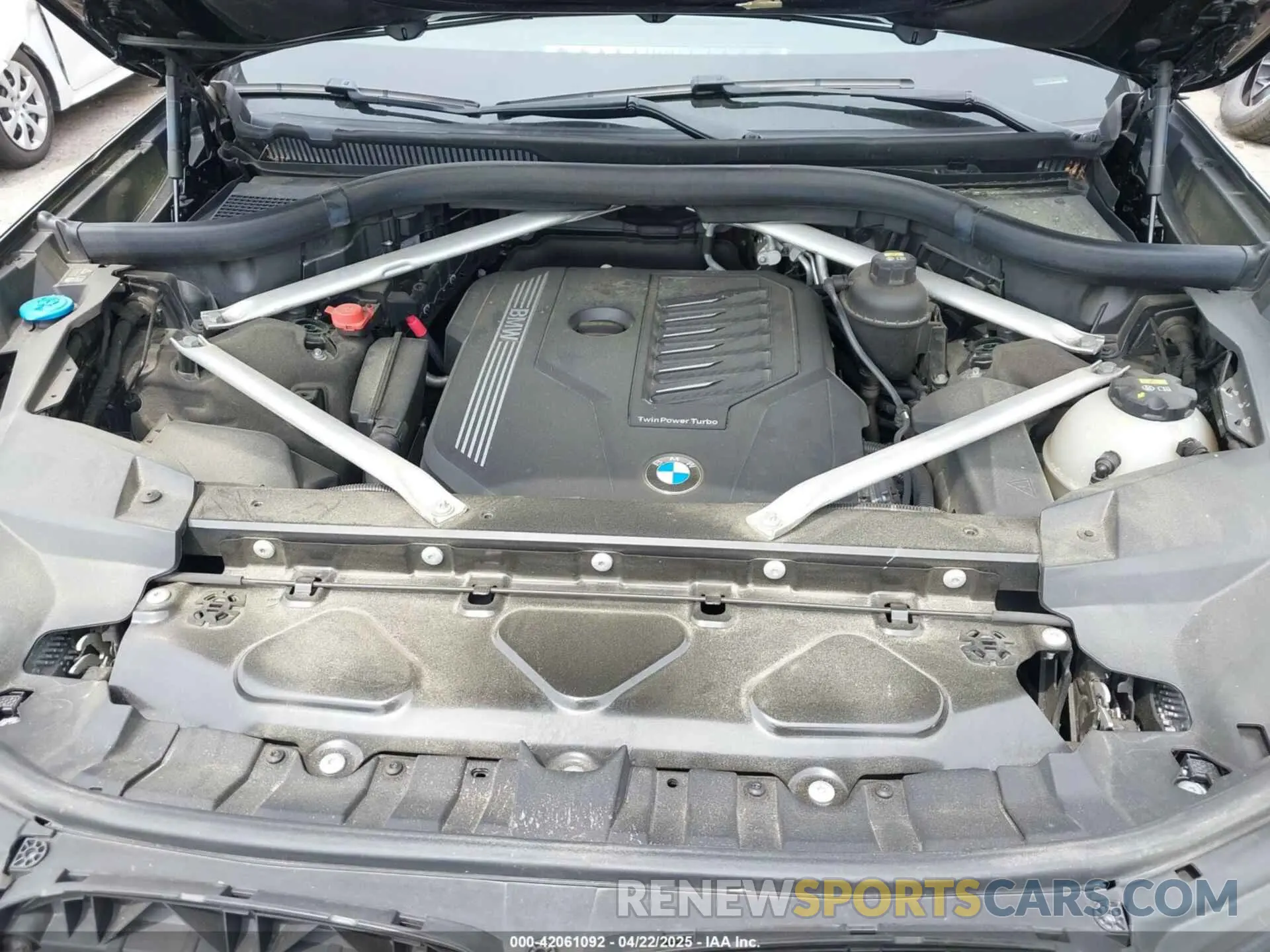 10 Photograph of a damaged car 5UXCW2C04L9B42405 BMW X7 2020